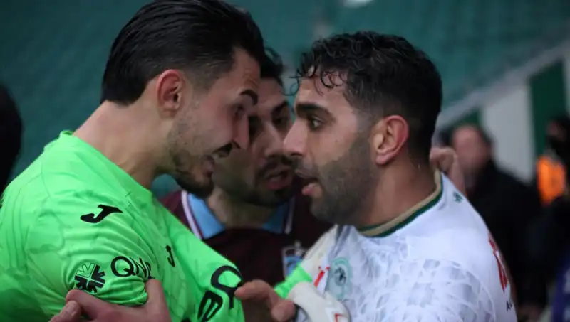 Uzatma Dakikalarında Konyaspor-Trabzonspor Maçında Gergin Anlar Yaşandı