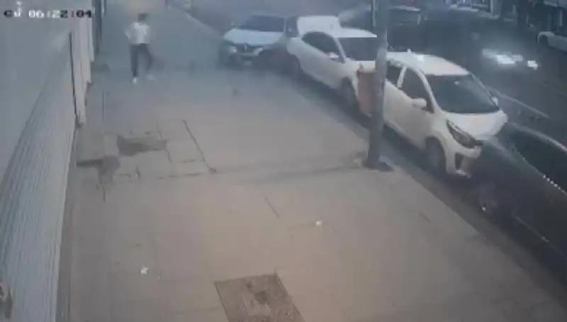 Direksiyon Kontrolünü Kaybeden Sürücü Park Halindeki Araçlara Çarptı