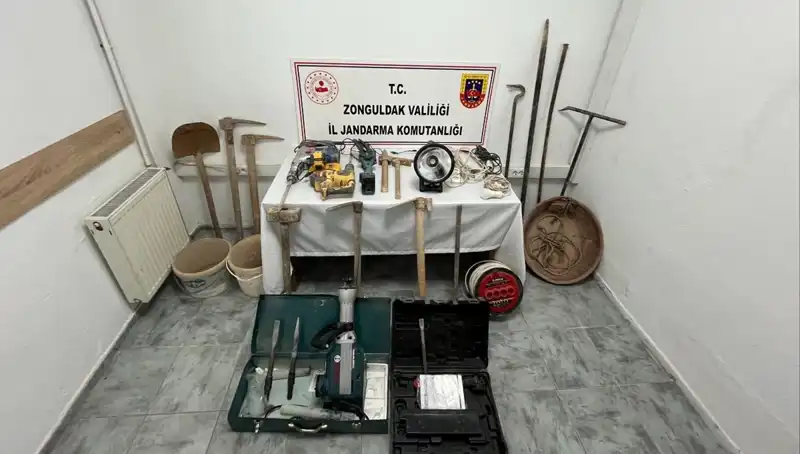 Çaycuma’da Kaçak Kazı Şoku: 5 Kişi Suçüstü Yakalandı!