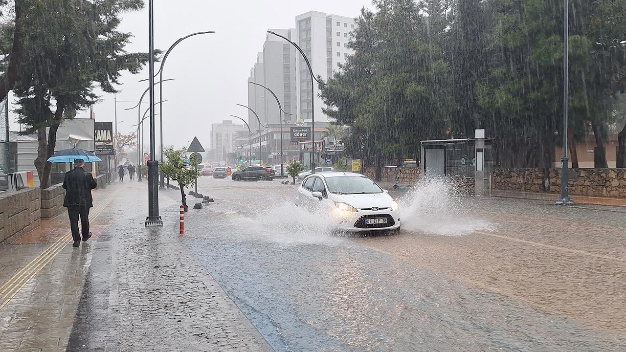 Meteoroloji 17 İli Uyardı: Turuncu ve Sarı Alarm!