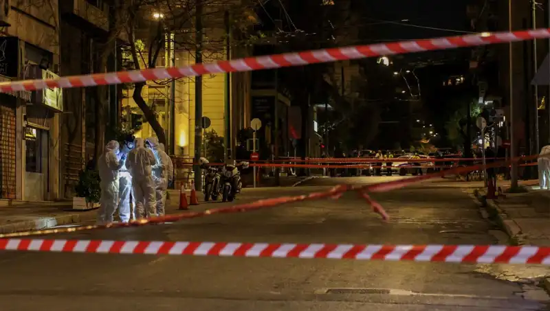 Atina'da Şüpheli Çanta Patladı: Olay Yerinde Panik Anları