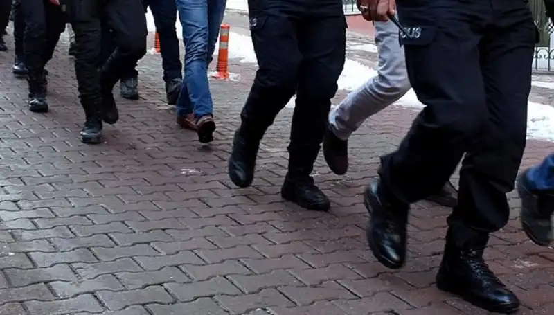 Antalya'da Silah Kaçakçılarına Şok Baskın: Çok Sayıda Gözaltı Yapıldı