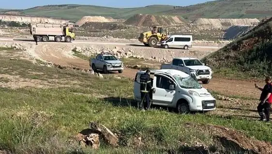 Mardin’de Trafik Kazası: Dört Kişi Yaralandı, Olay Anı Kamerada