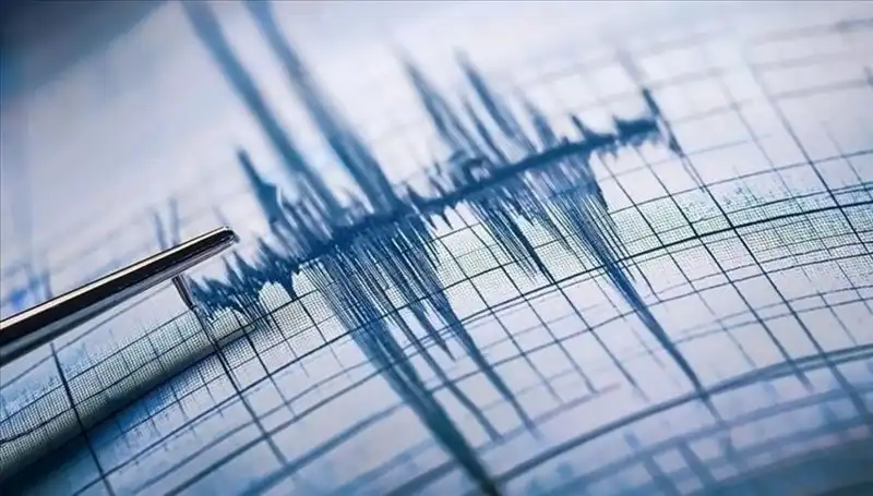 Ege Denizi'nde Şiddetli Deprem: 3.0 Büyüklüğündeki Sarsıntılar Korkuttu