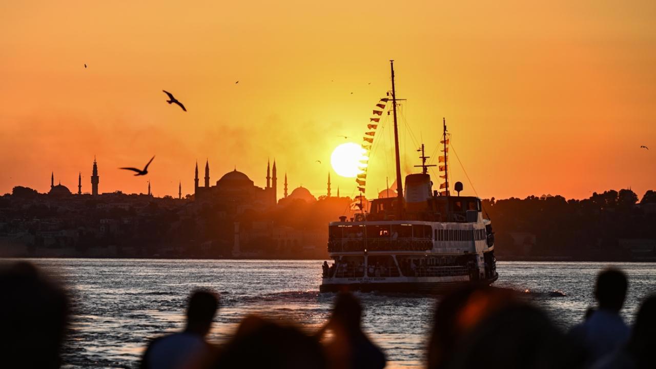 Türkiye'nin turizm geliri 2021'de rekor kırdı