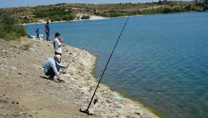 Kafesler Patladı, İlgilisi Herkes Baraja Akın Etti!
