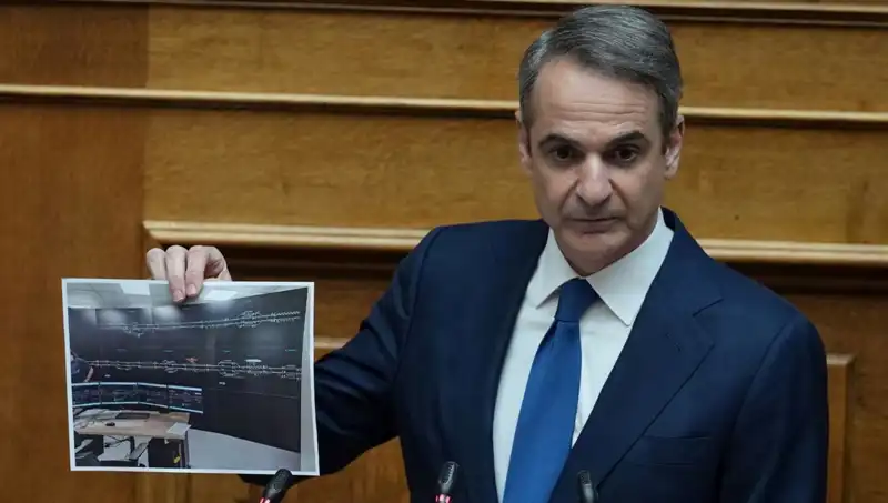 Yunanistan'da Siyasi Çalkantılar: Miçotakis Protestolar Sonrası Çekildi!