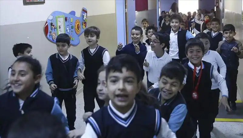 2025 Eğitim Takvimi Açıklandı: Okullar Ne Zaman Açılıyor?