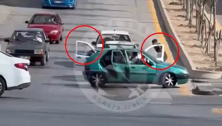 Trafikte Bıçak ve Kılıçlarla Saldırı: Olayın Perde Arkası ve Gözaltılar
