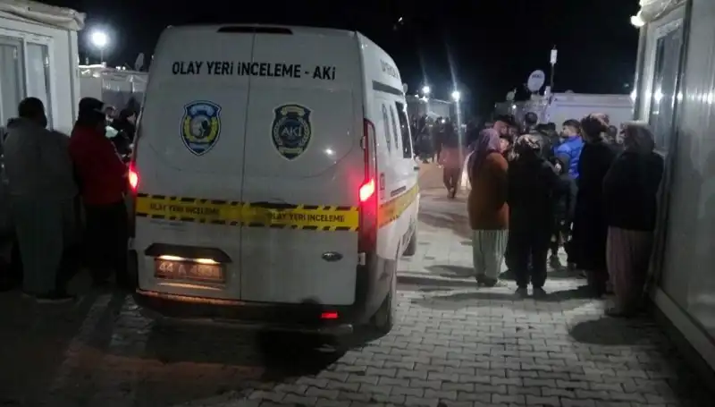 Husumetlilerin Silahlı Kavgasında Kanlar Çarşaf Gibi Açıldı!